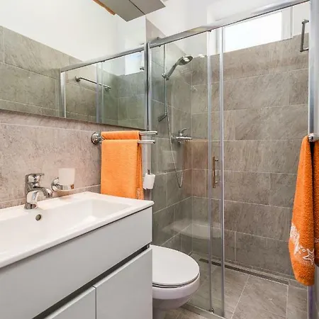 By The Sea أوباتيا