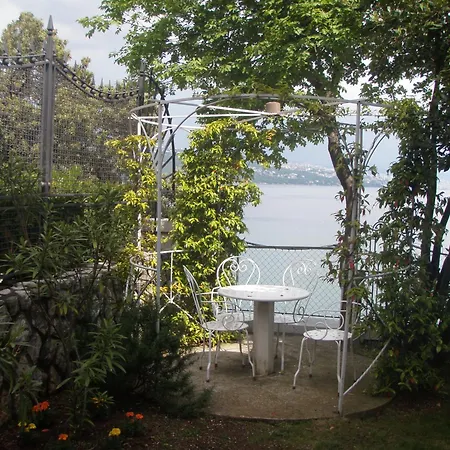 By The Sea Apartman