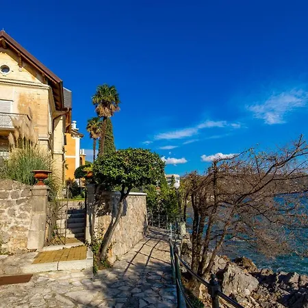 By The Sea Apartman